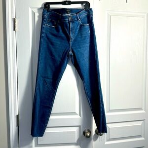 Ann Taylor Ankle Jeans Size 12 28” inseam medium blue with frayed hem detail